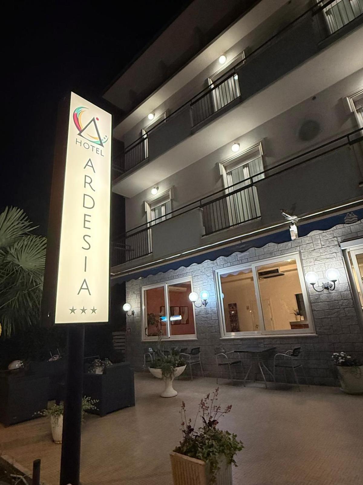 Hotel Ardesia Rimini Exterior foto